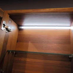 Barra lineal LED KORK con sensor PIR 24W, DC12V, 121cm