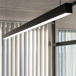 Lámpara colgante SERK, 70W, 200cm, 0-10V regulable, negro