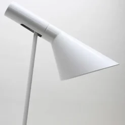 Lámpara JACOBSEN de pie, réplica, Blanco